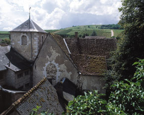 vestige du chevet de l’ancienne église et clocher