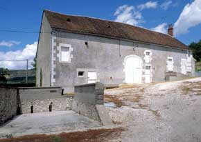 Ferme bloc à terre de grand volume