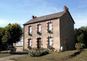 Maisons à étage dans le bourg.