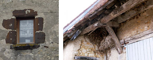 Encadrement de grès et toiture débordante