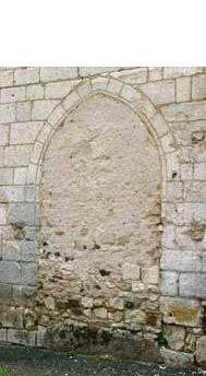 Porte murée du clocher