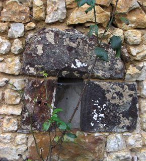 Détail de l'appareil : moellons de calcaire et de grès